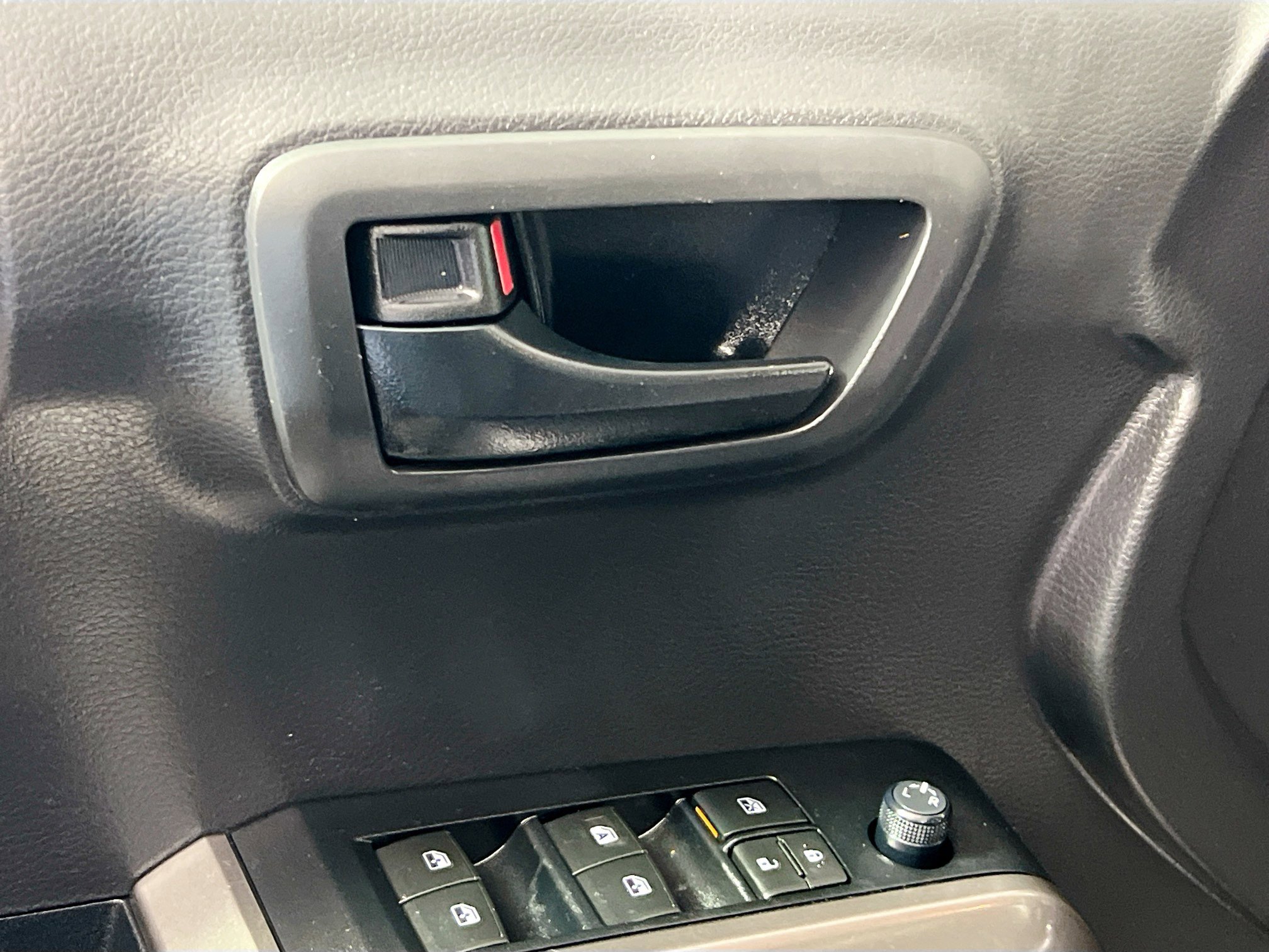 Used 2022 Toyota Tacoma SR5 w/ Technology Package image 16