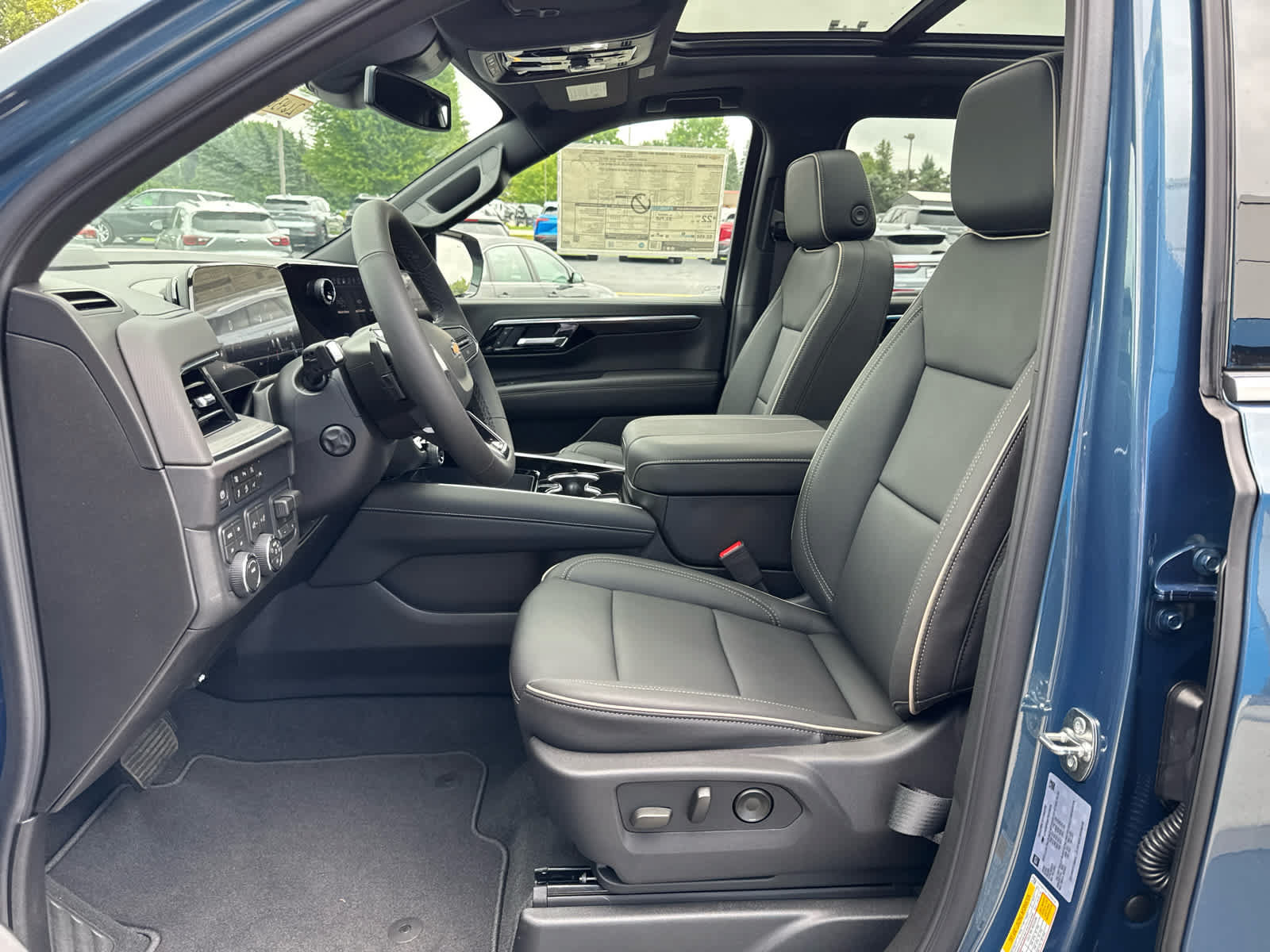 New 2026 Chevrolet Suburban Premier w/ Sun And Tow Package AWD/4WD image 22