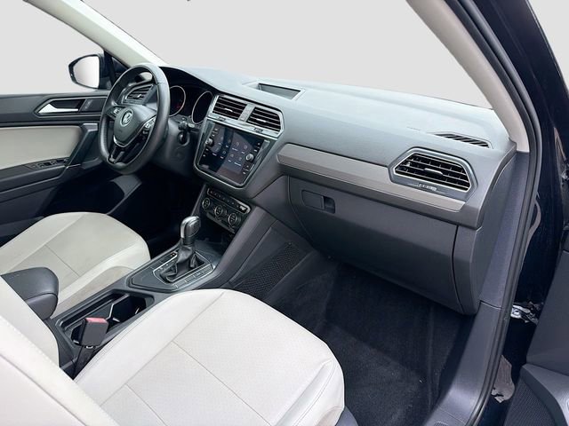Used 2020 Volkswagen Tiguan SE image 29
