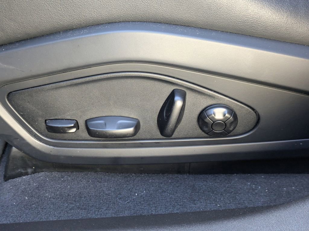 Used 2021 Porsche Taycan image 18