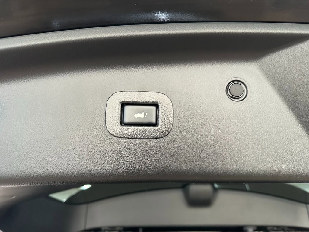 Used 2020 Nissan Armada Platinum image 43