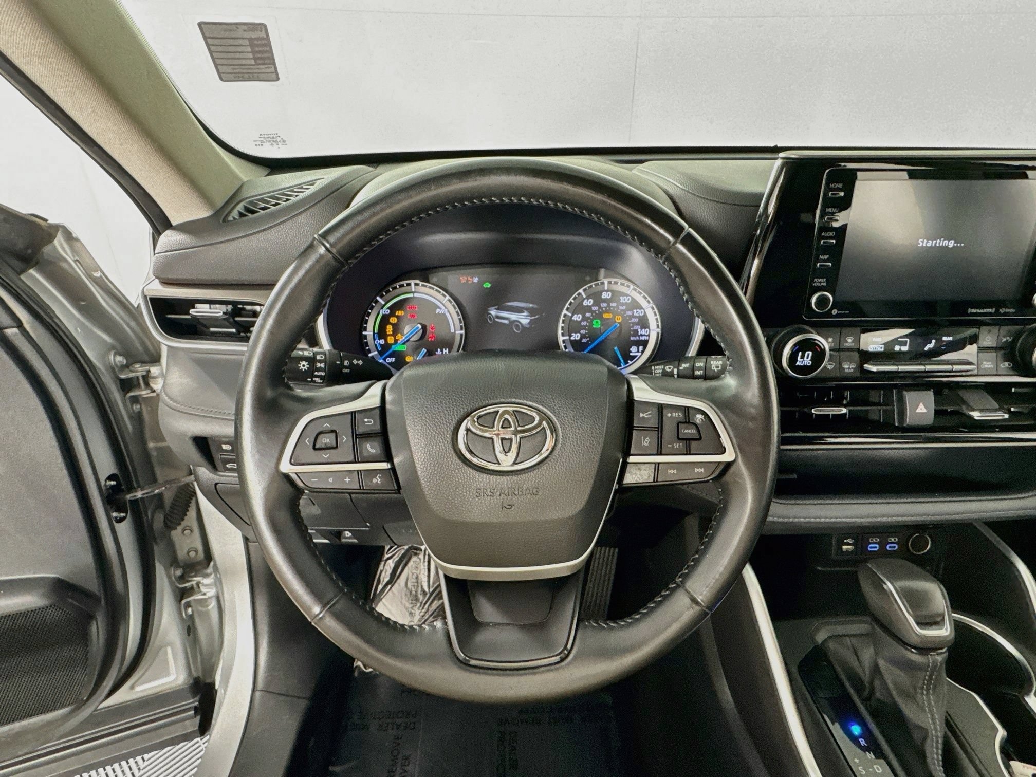Used 2022 Toyota Highlander XLE AWD/4WD image 13