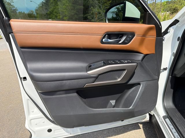 Used 2023 Nissan Pathfinder Platinum image 10