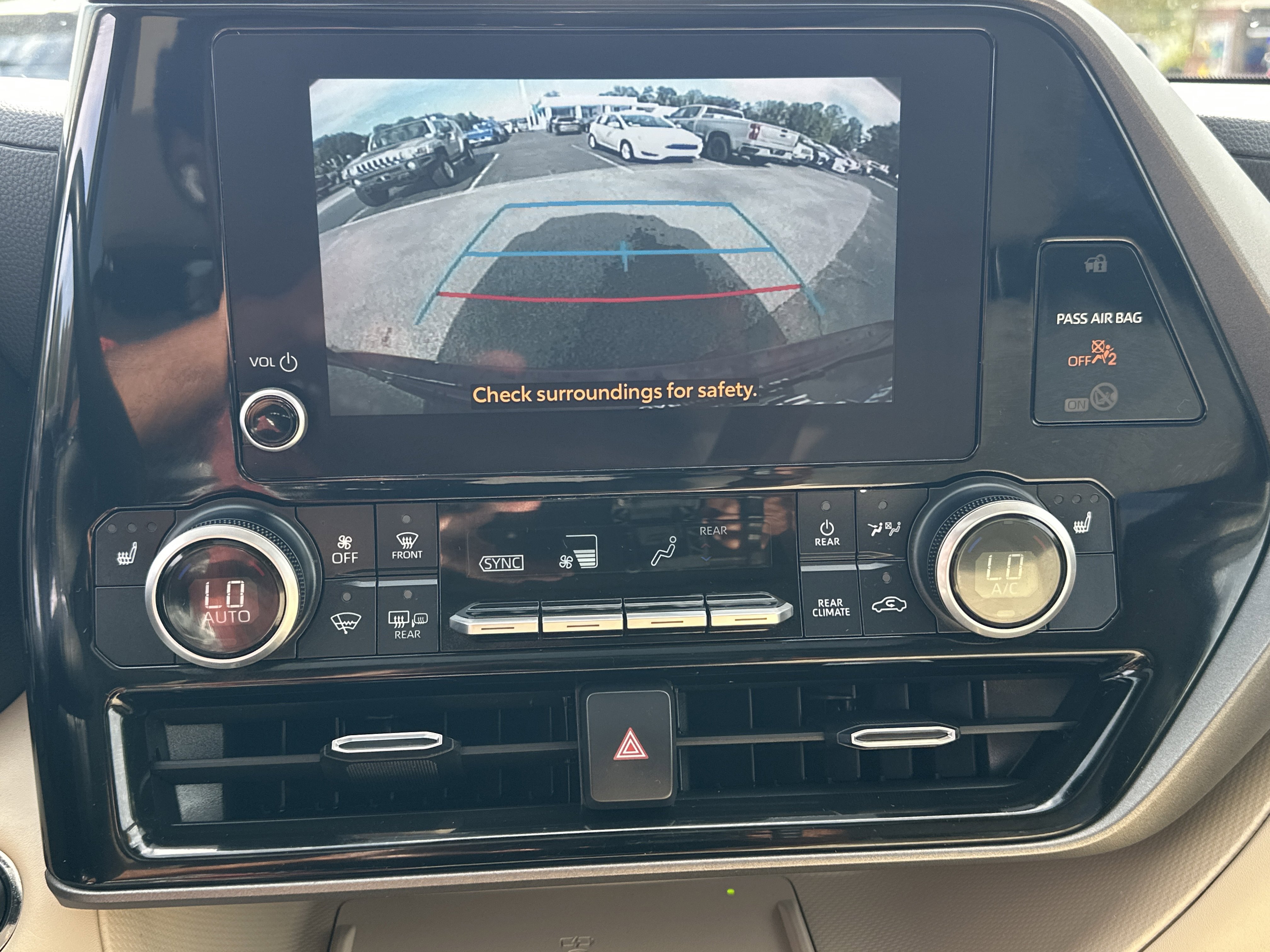 Used 2023 Toyota Highlander XLE image 31