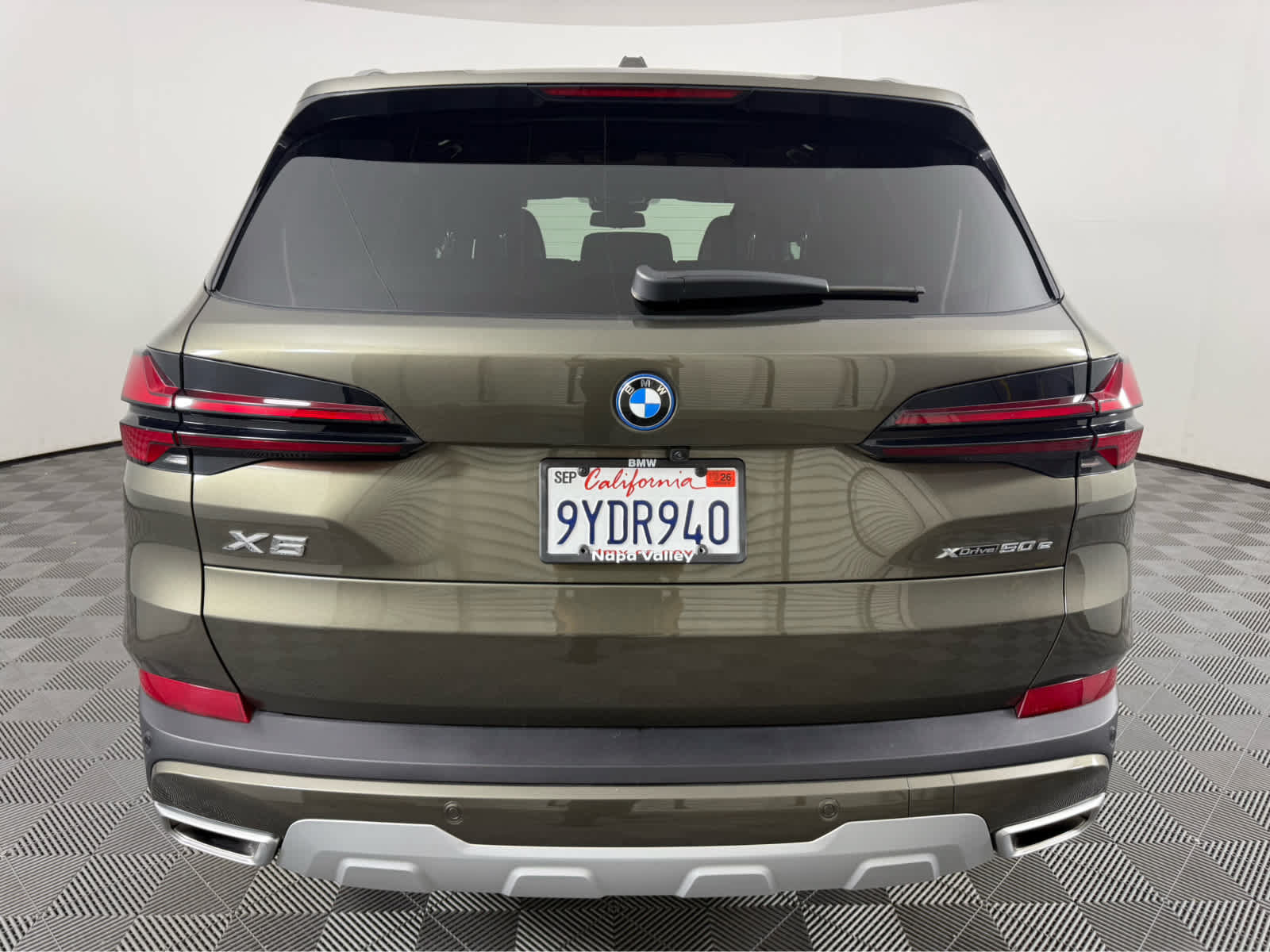 Used 2025 BMW X5 xDrive50e w/ Premium Package AWD/4WD image 4
