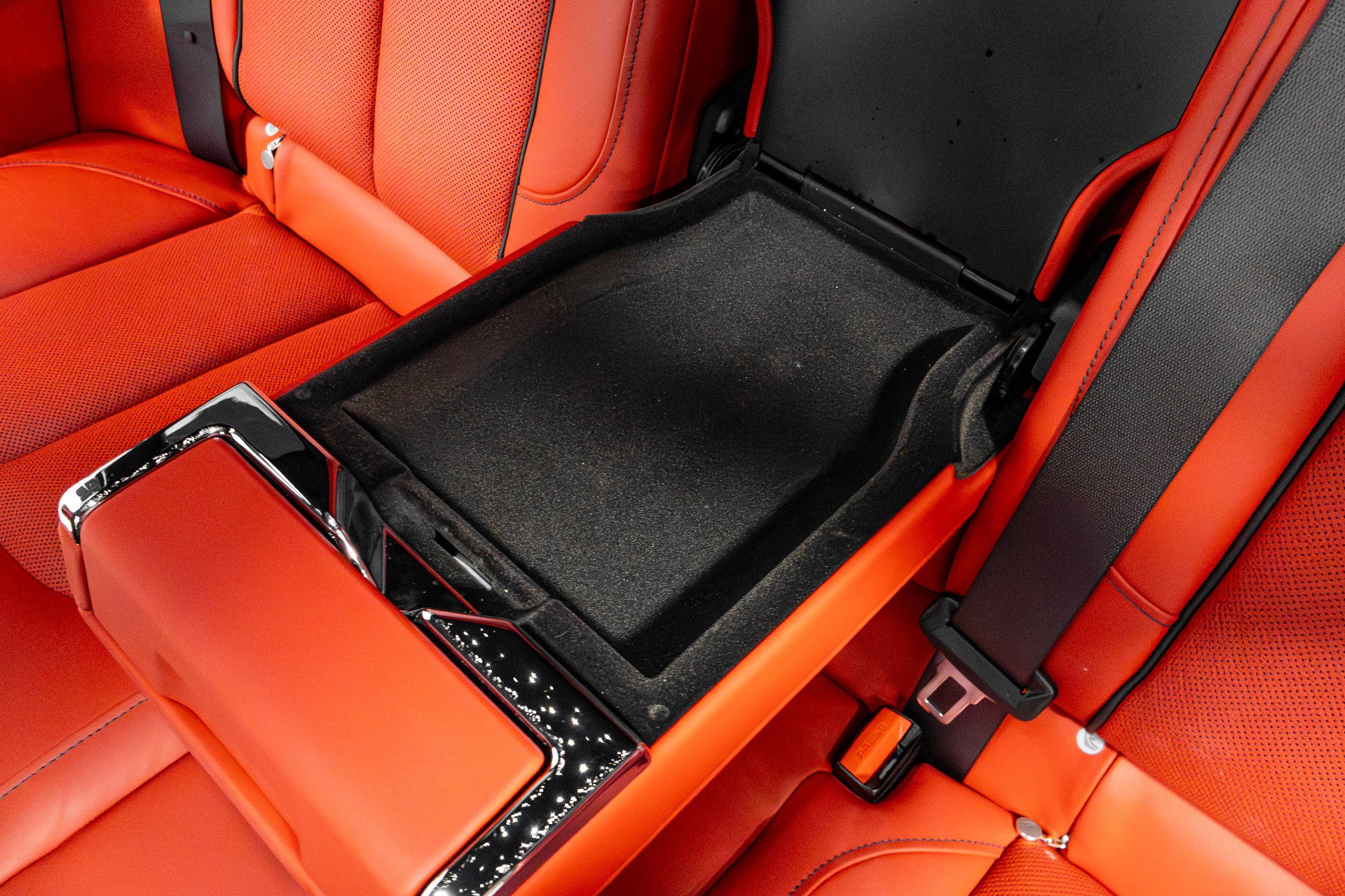 Used 2021 Rolls-Royce Cullinan Black Badge image 30