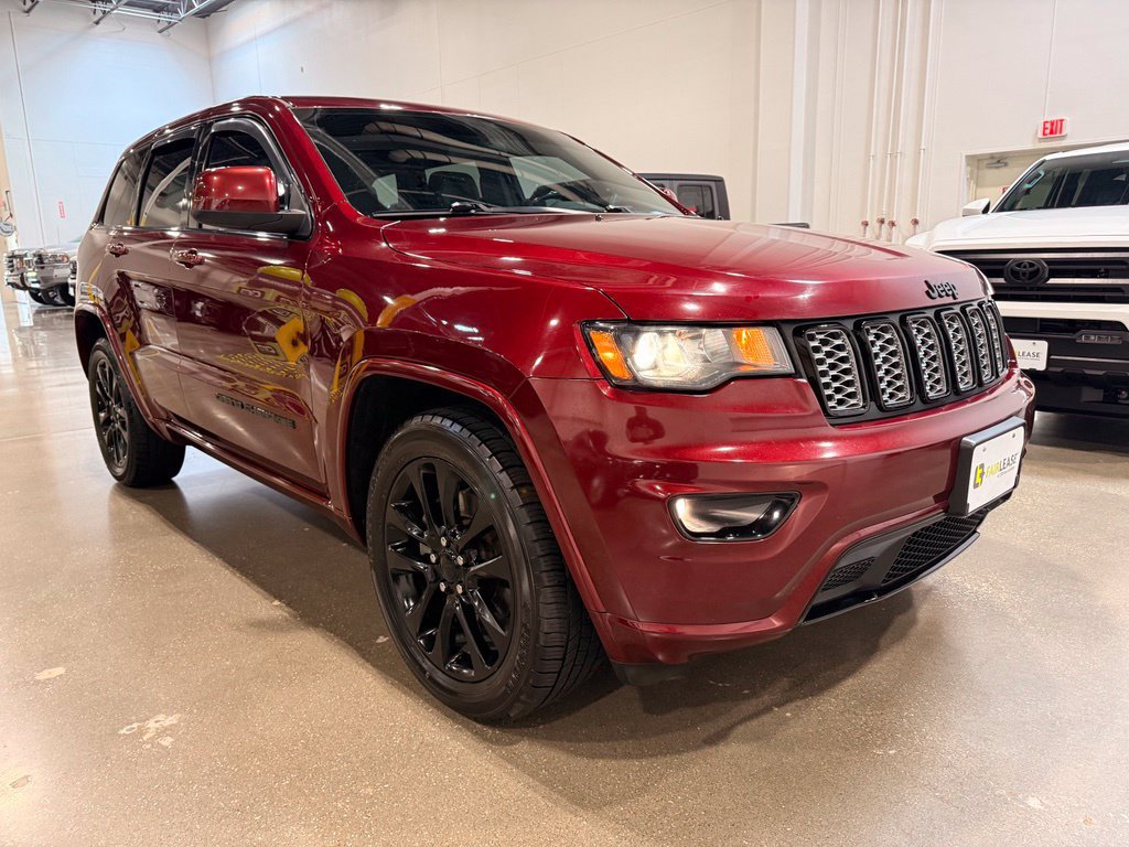 Used 2021 Jeep Grand Cherokee Laredo X RWD image 3