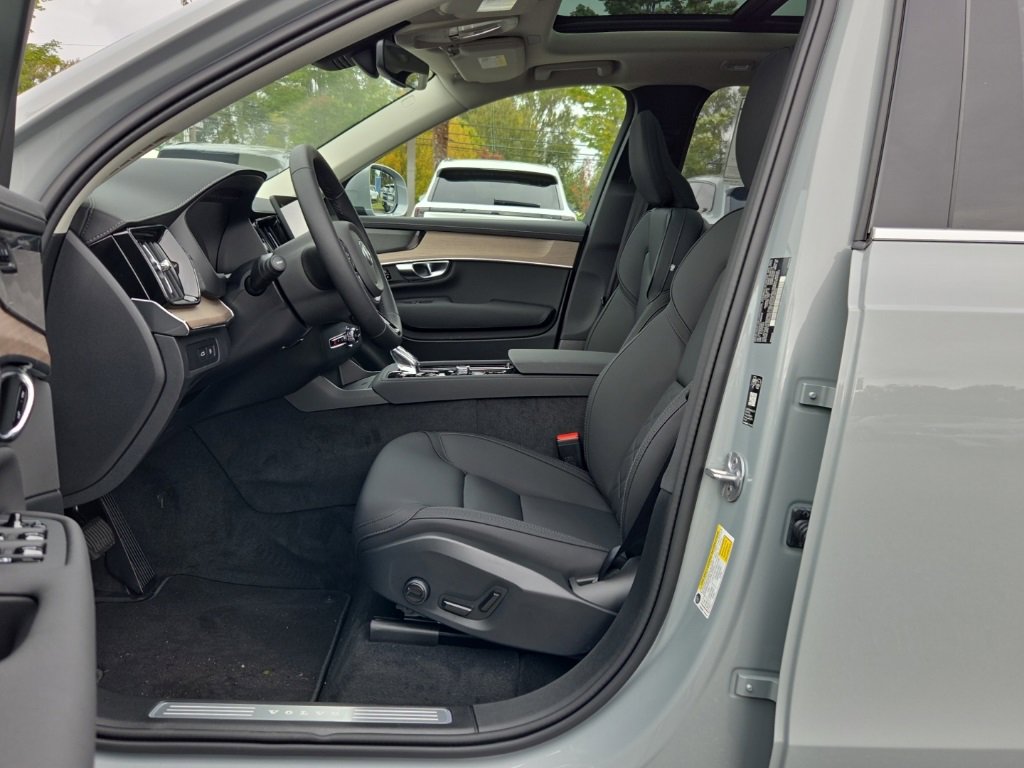 New 2026 Volvo XC90 T8 Plus image 4
