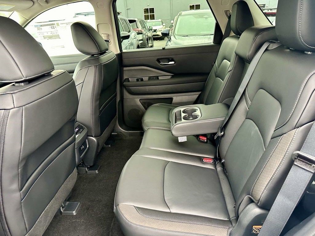Certified 2025 Nissan Pathfinder SL AWD/4WD image 30