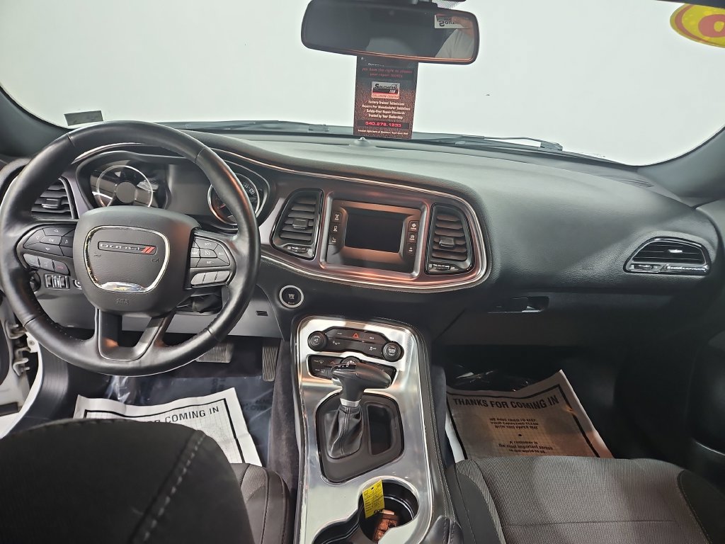 Used 2016 Dodge Challenger SXT w/ Driver Convenience Group RWD image 13