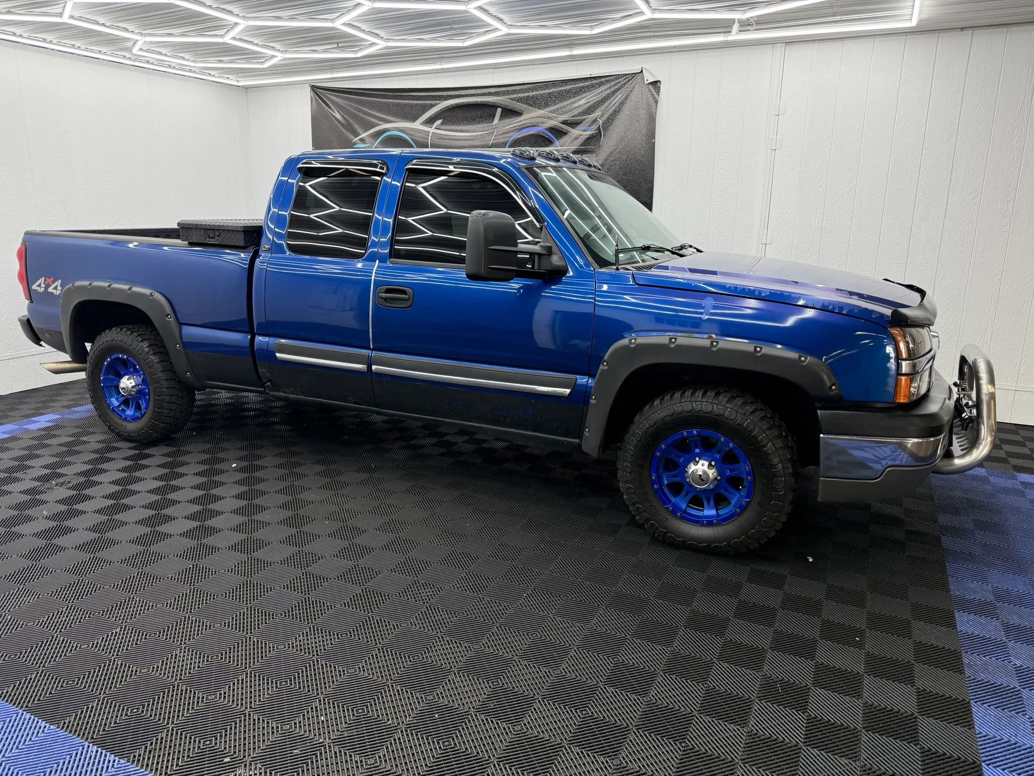 Used 2004 Chevrolet Silverado 1500 LT w/ Light Duty Power Package image 2