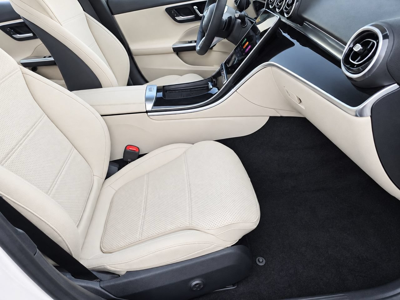 New 2026 Mercedes-Benz C 300 4MATIC Sedan image 33