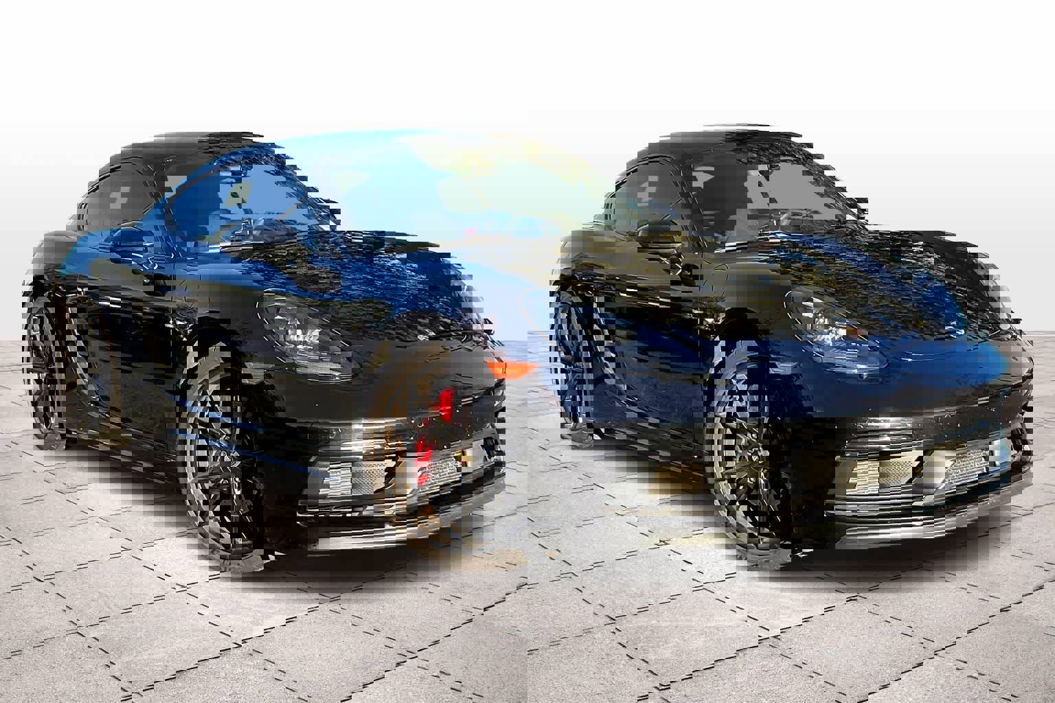 Used 2019 Porsche 718 Cayman GTS image 2