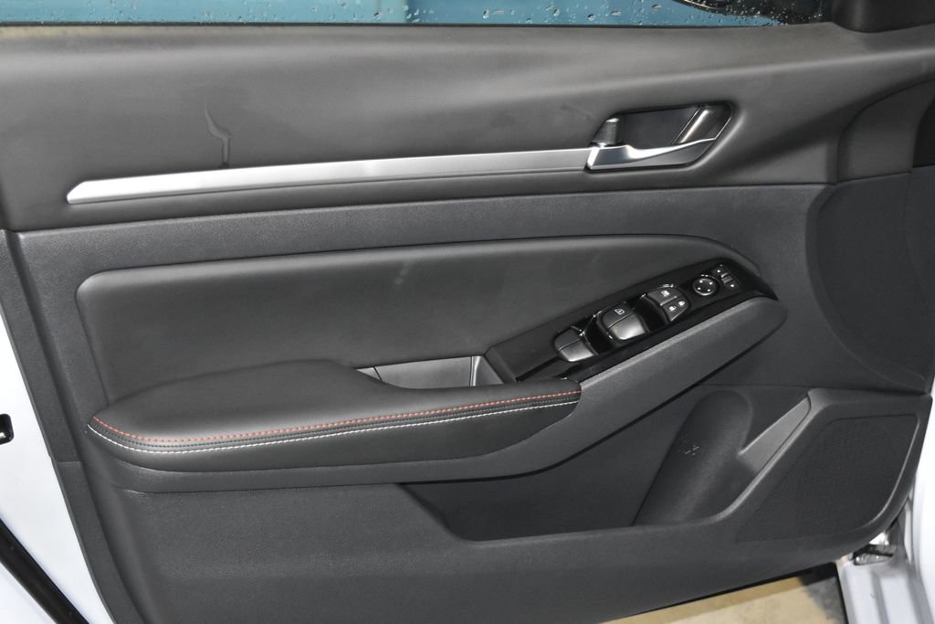 Certified 2024 Nissan Altima 2.0 SR image 4