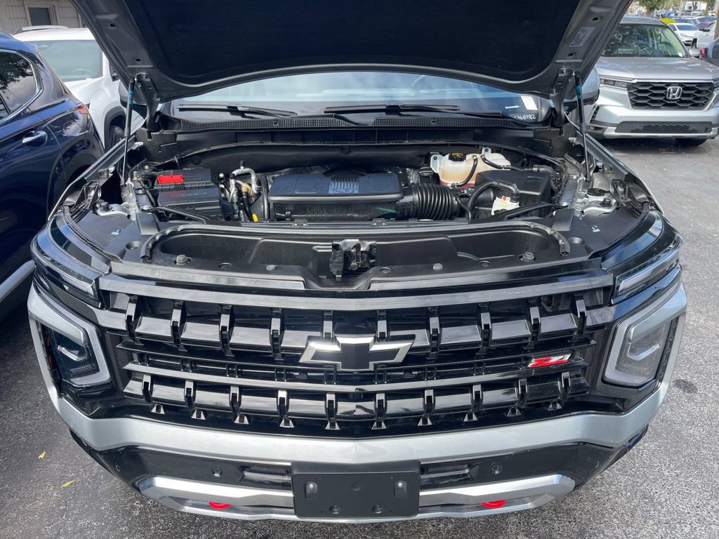 Used 2025 Chevrolet Suburban Z71 AWD/4WD image 22