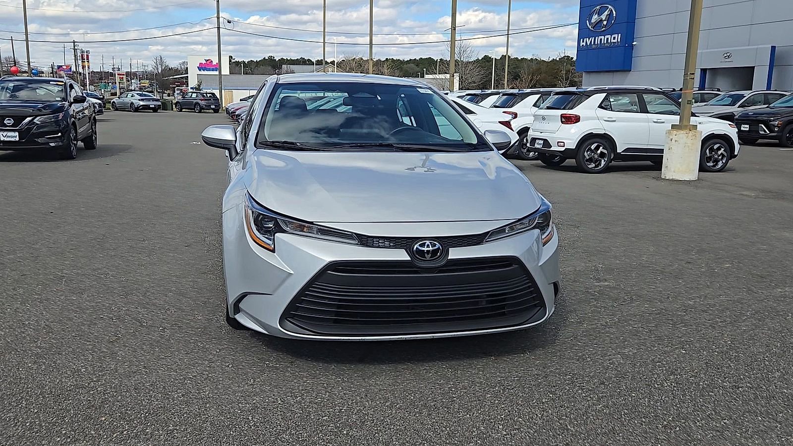 Used 2023 Toyota Corolla LE image 3