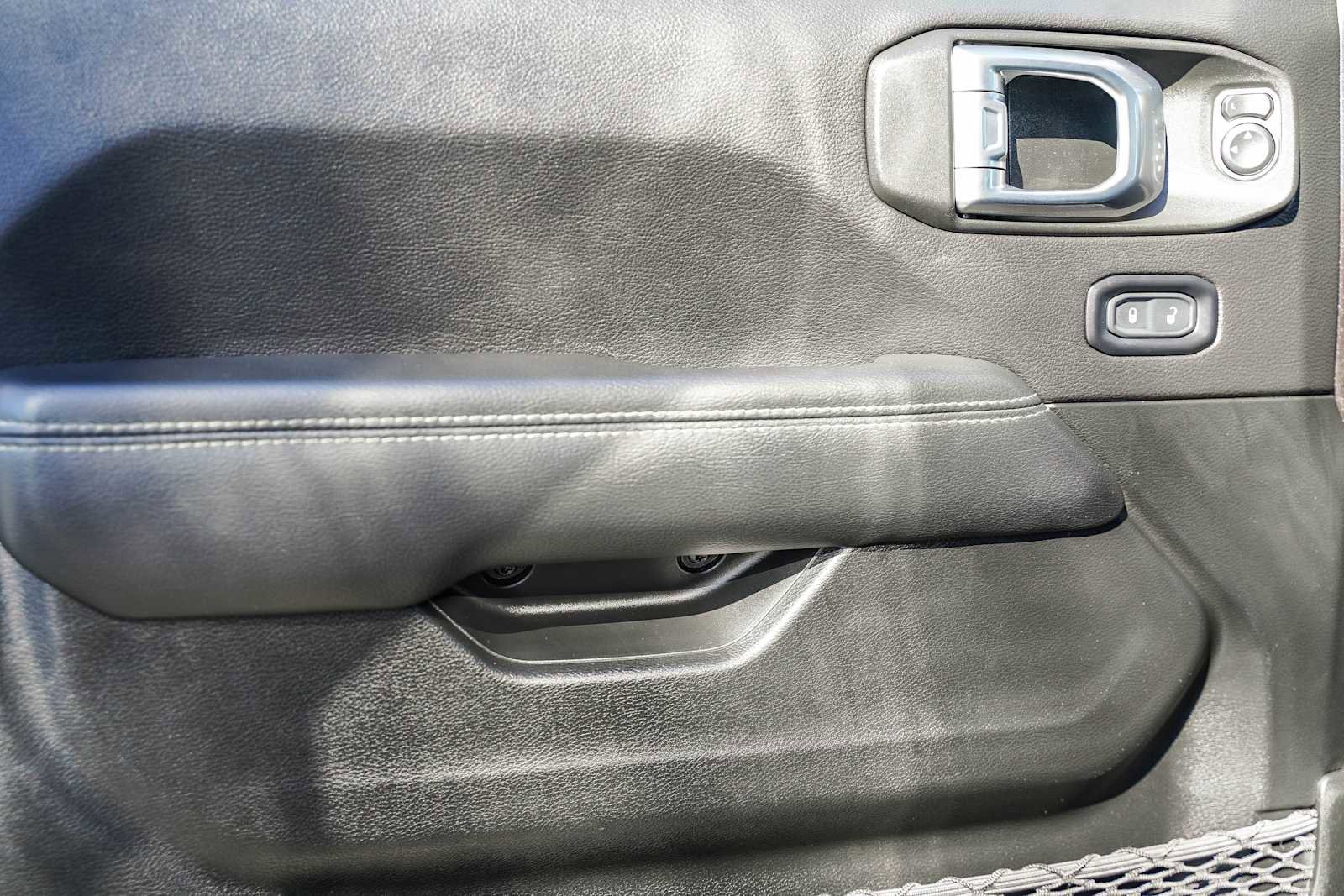 Used 2022 Jeep Wrangler Unlimited Sahara image 19