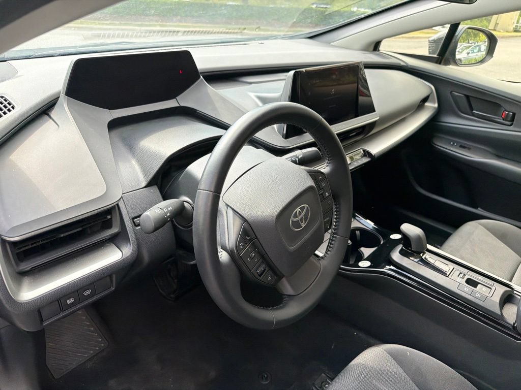 Used 2025 Toyota Prius LE FWD image 8