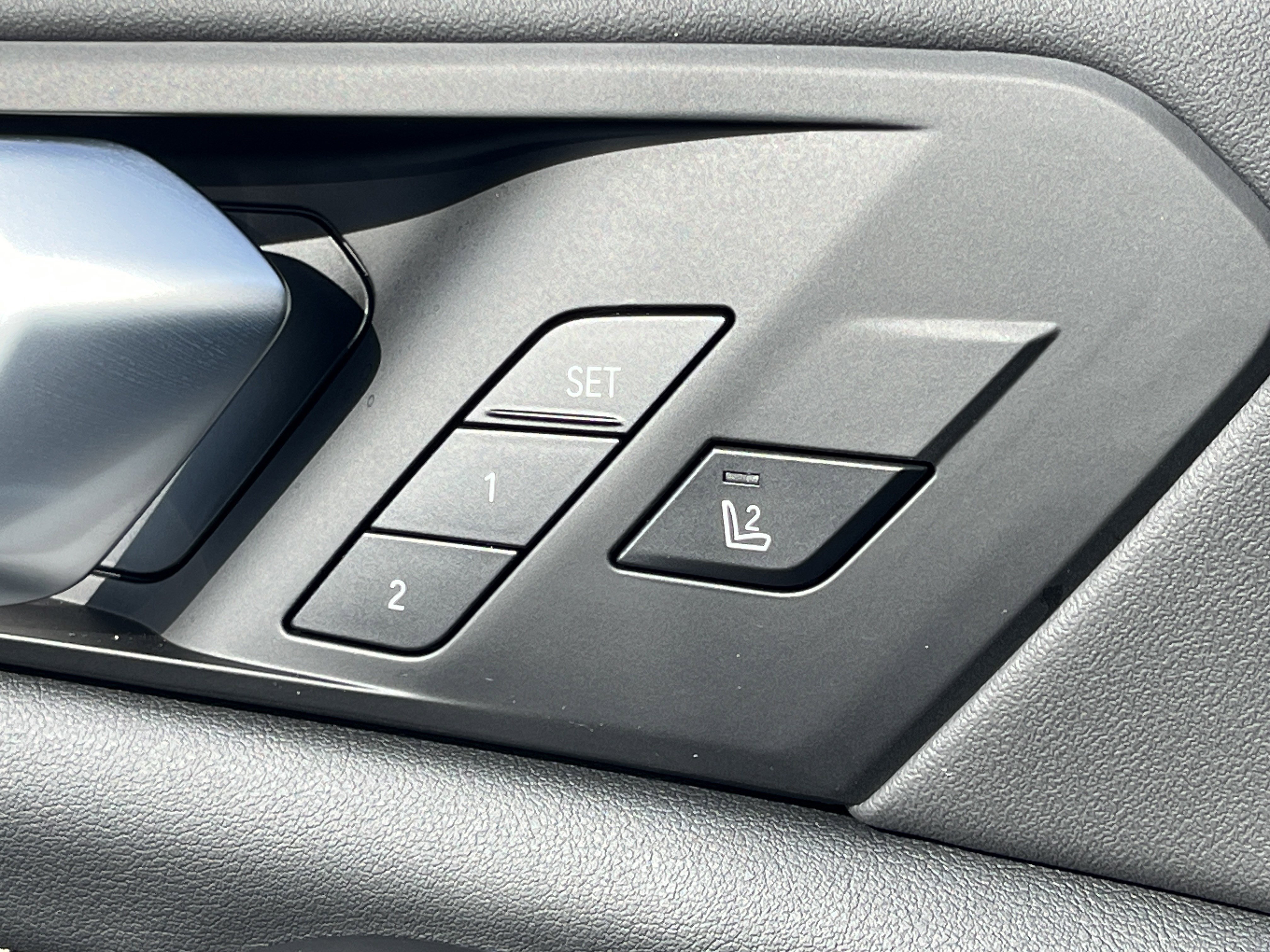 New 2026 BMW X5 xDrive50e w/ Climate Comfort Package AWD/4WD image 16