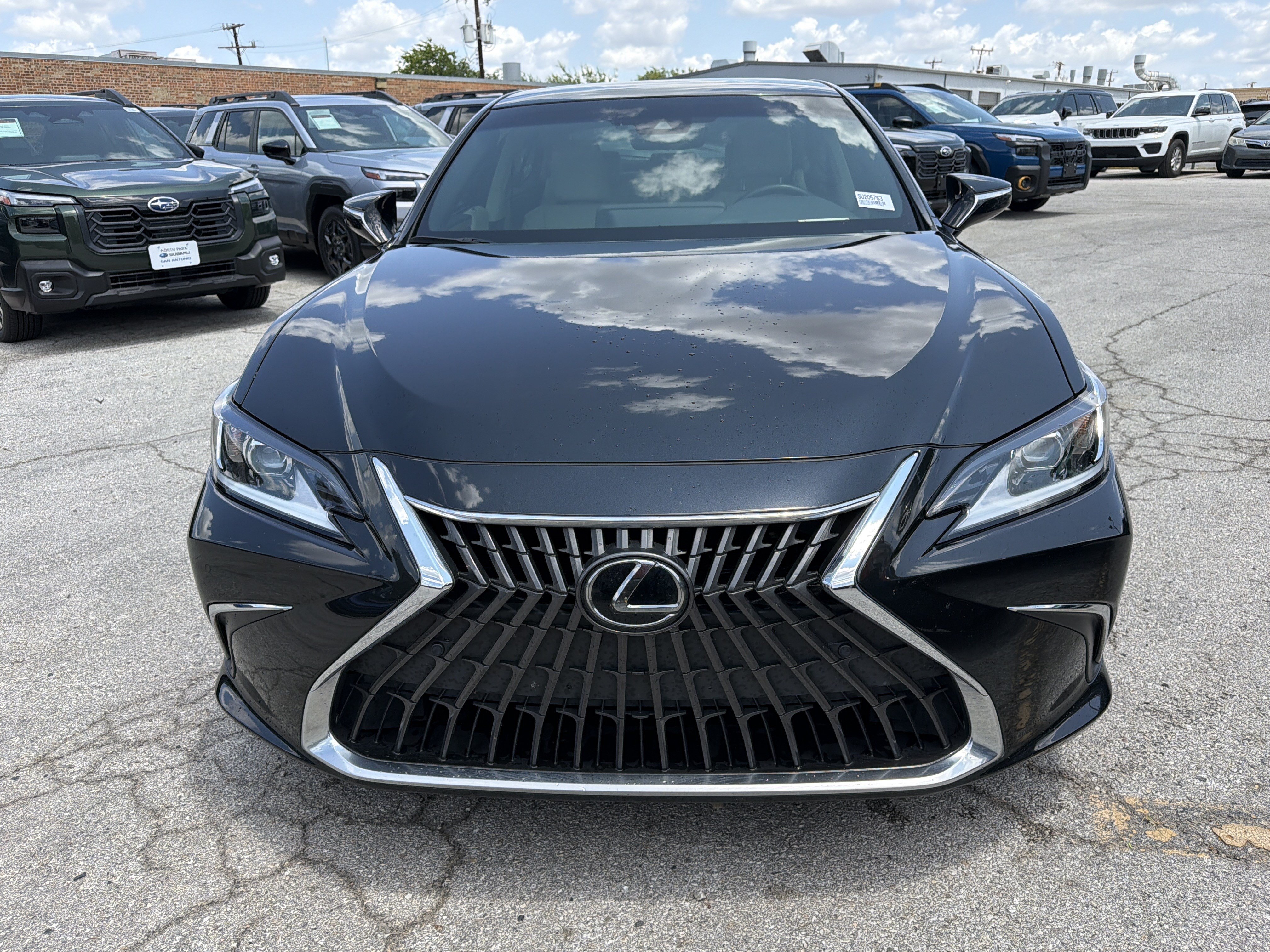 Used 2025 Lexus ES 350 w/ Premium Package FWD image 8