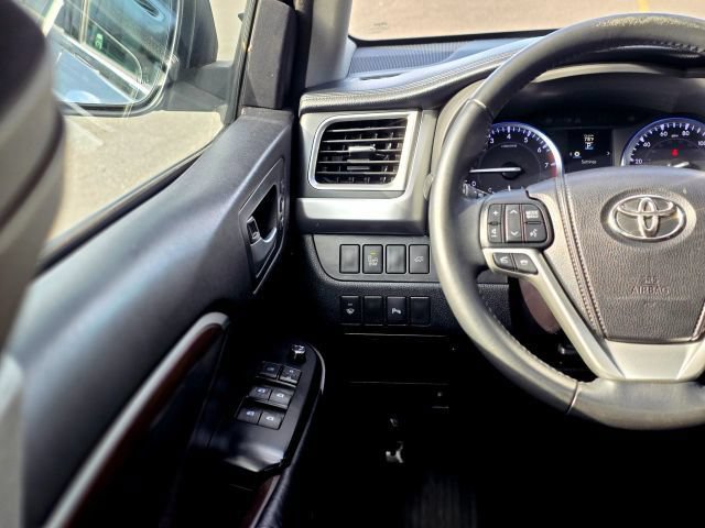 Used 2015 Toyota Highlander Limited AWD/4WD image 20
