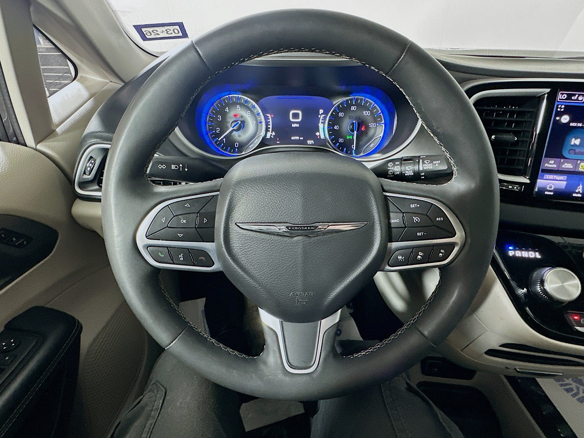 Used 2023 Chrysler Pacifica Touring-L FWD image 11