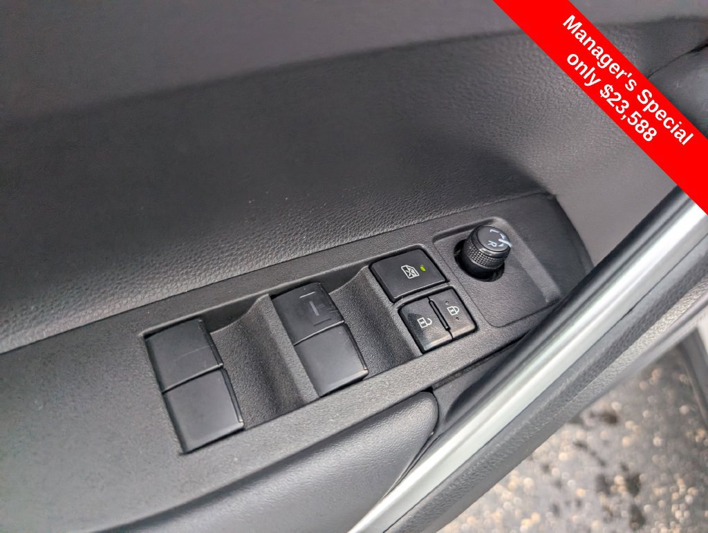 Used 2022 Toyota Corolla Cross LE AWD/4WD image 15