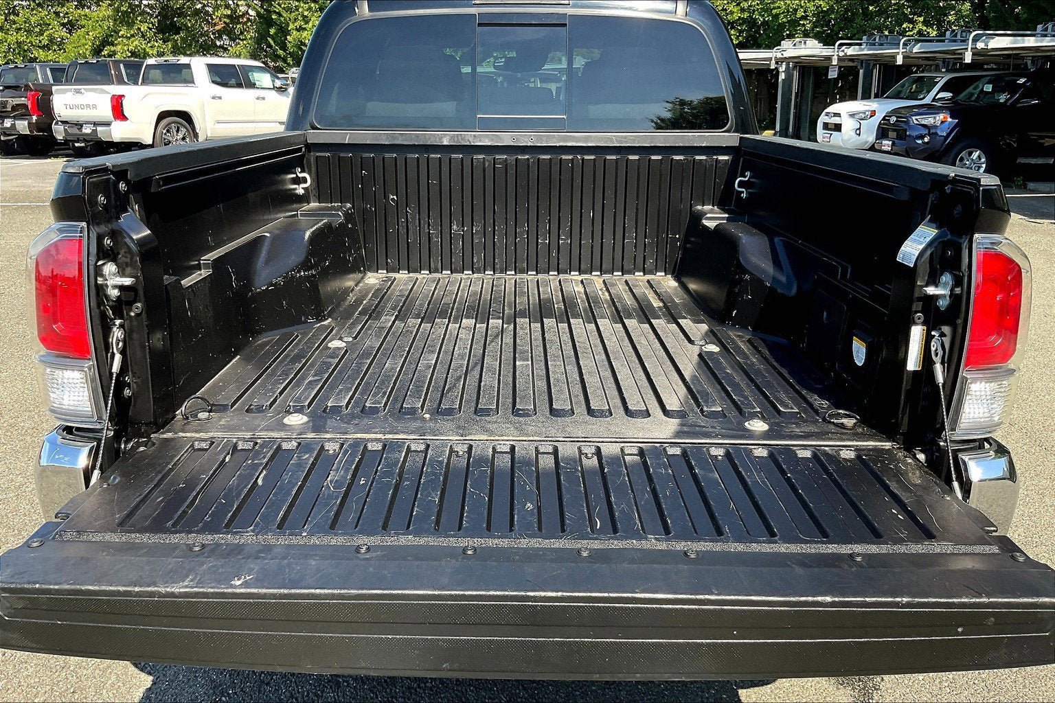 Used 2022 Toyota Tacoma TRD Off-Road AWD/4WD image 32