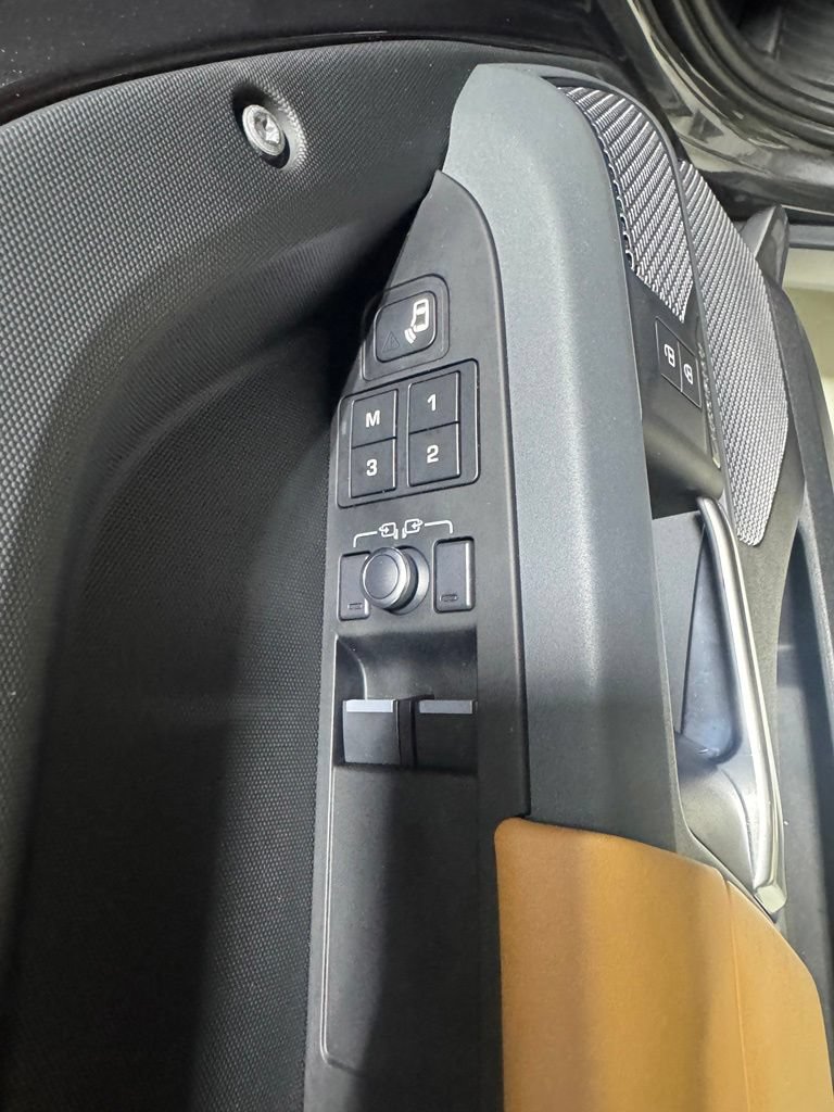 Used 2023 Land Rover Defender 90 X AWD/4WD image 11