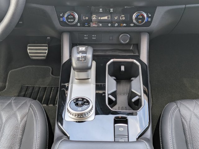 Used 2025 Mitsubishi Outlander SEL AWD/4WD image 18