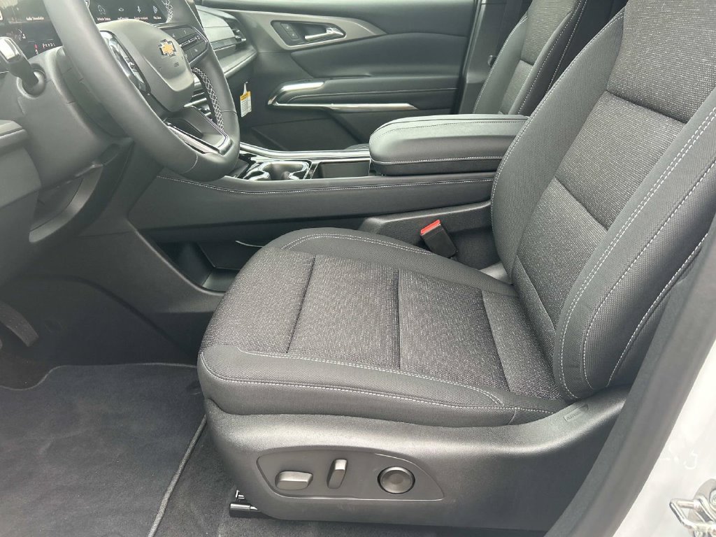 New 2027 Chevrolet Traverse LT w/ Driver Confidence Package FWD image 19