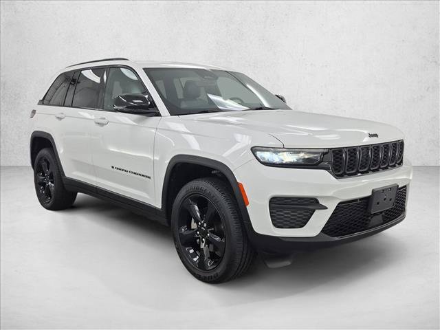 Certified 2025 Jeep Grand Cherokee Altitude AWD/4WD image 3