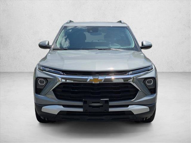 Used 2025 Chevrolet TrailBlazer LT FWD image 2