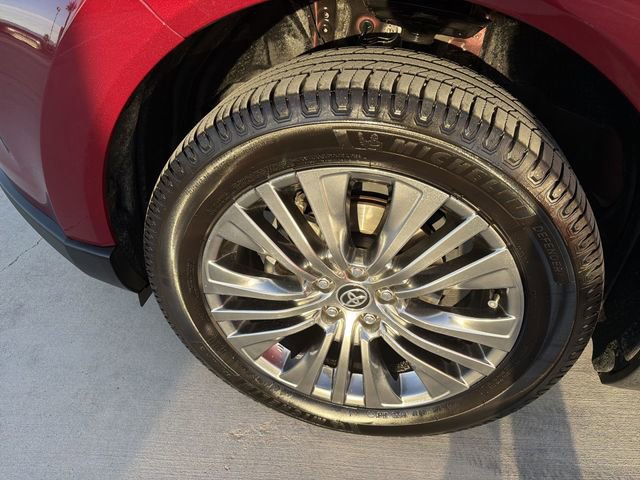 Used 2023 Toyota Venza Limited image 32