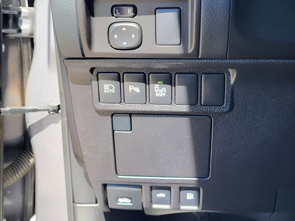Used 2018 Lexus ES 350 w/ Navigation System Package image 17