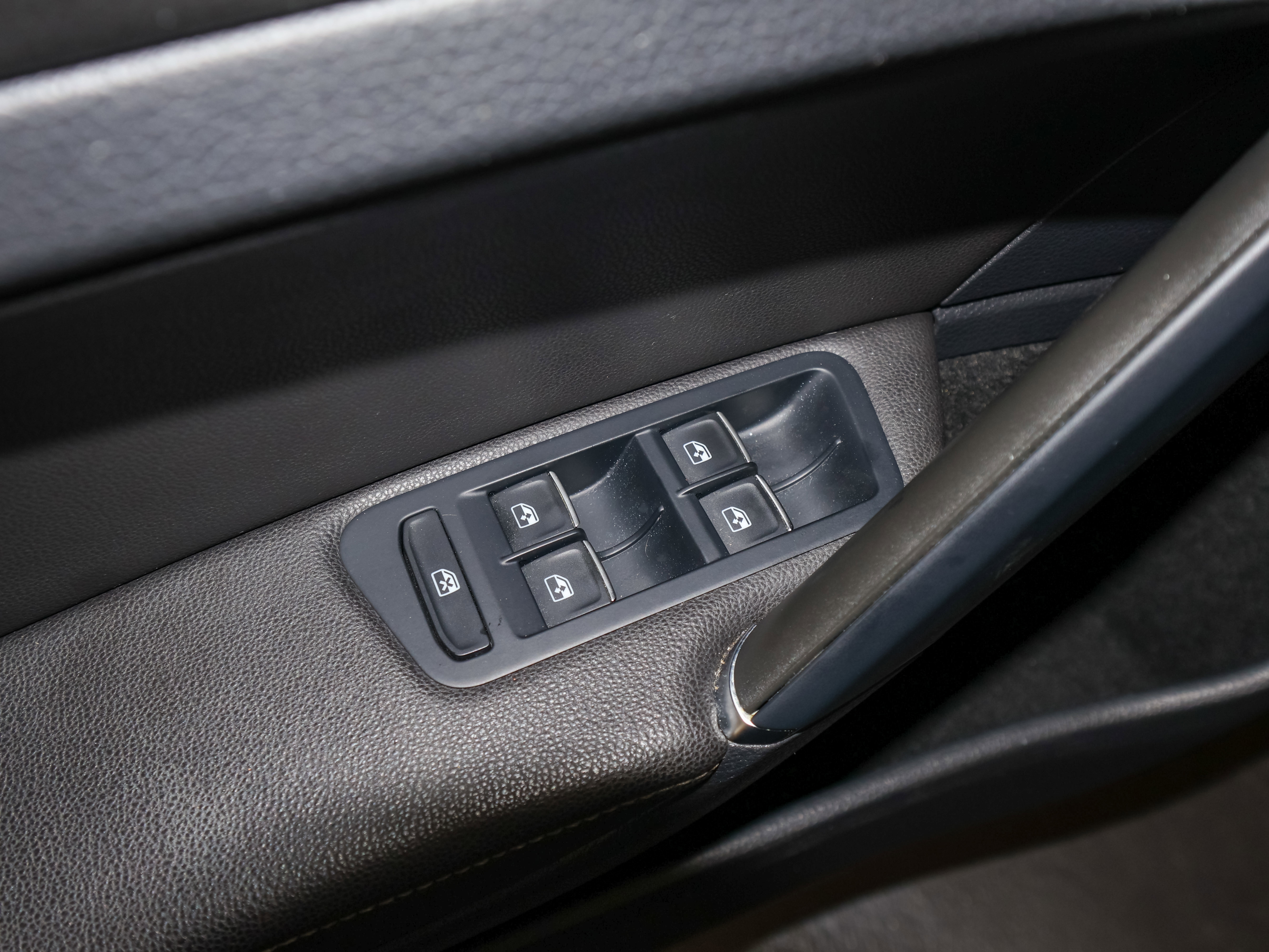 Used 2019 Volkswagen Golf R 4-Door image 18