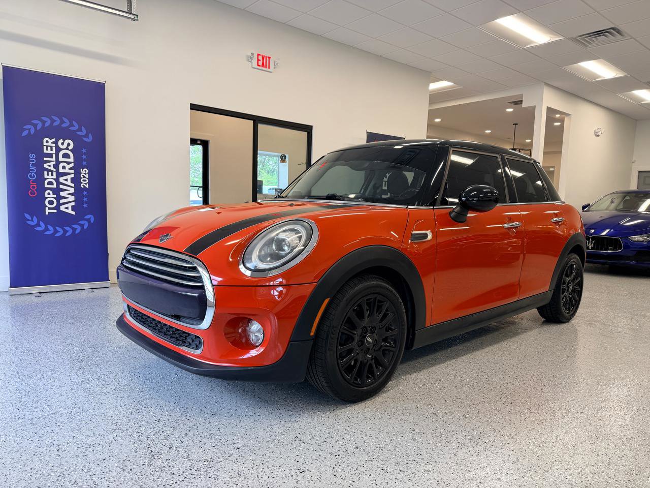 Used 2019 MINI Cooper 4-Door Hardtop image 4