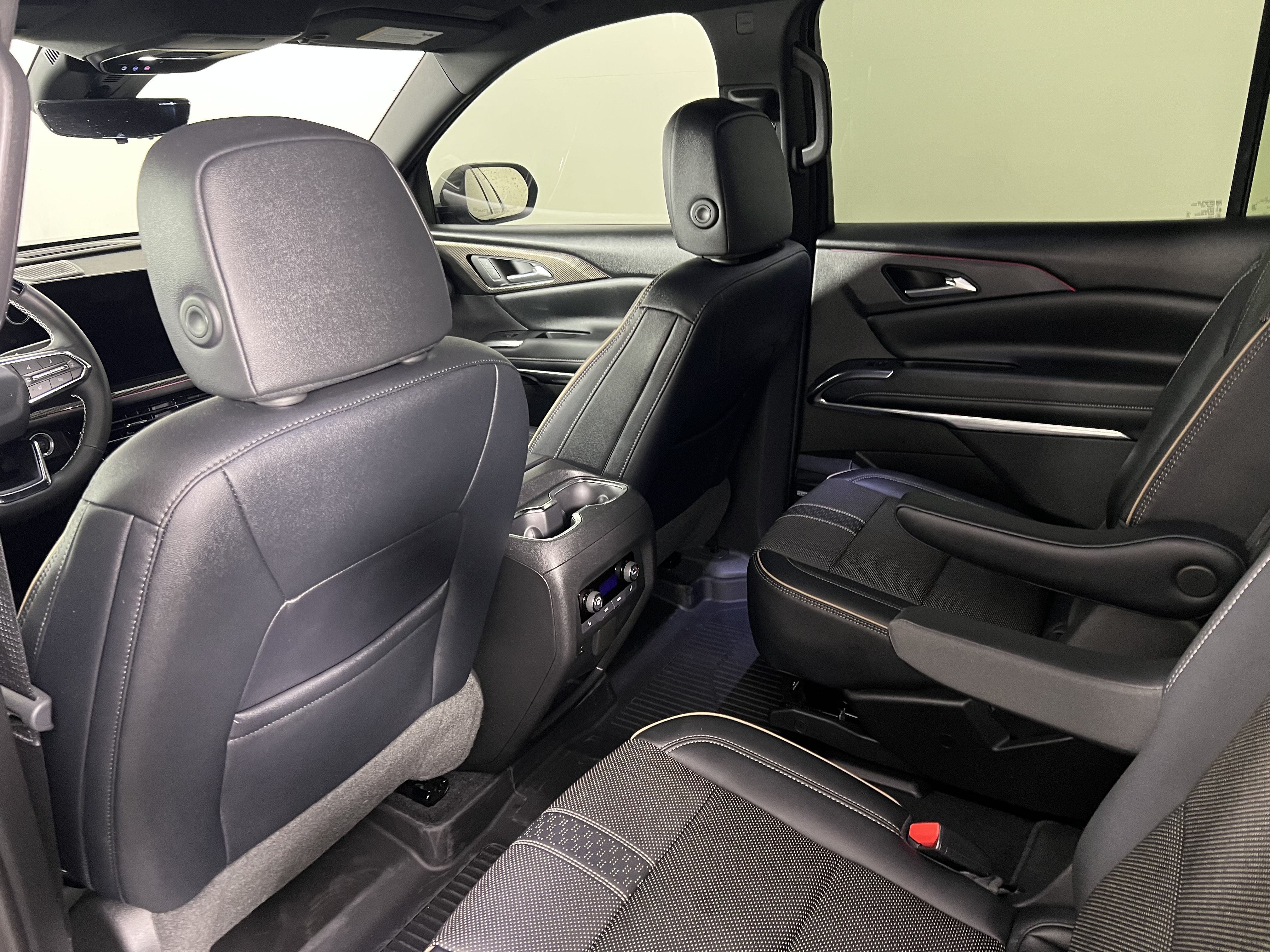 Used 2026 Chevrolet Traverse High Country AWD/4WD image 21