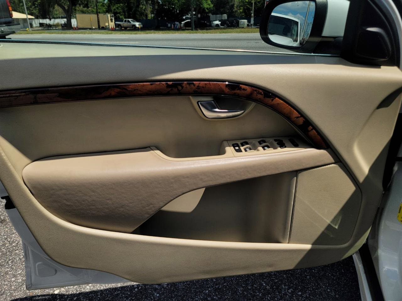 Used 2008 Volvo V70 image 10