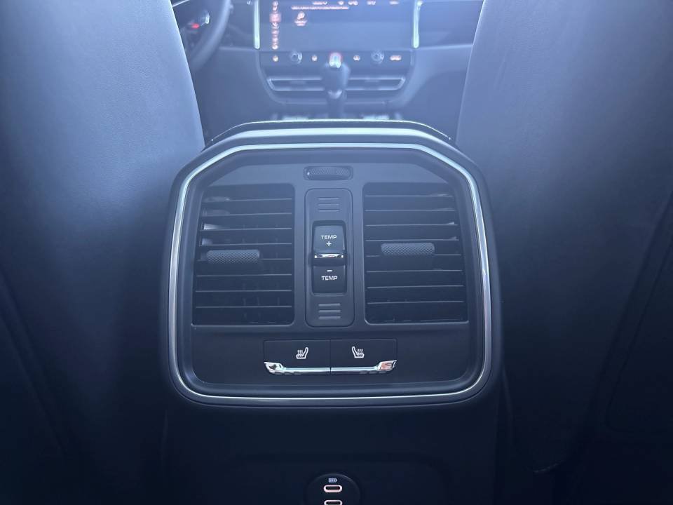 Certified 2025 Porsche Macan S AWD/4WD image 26