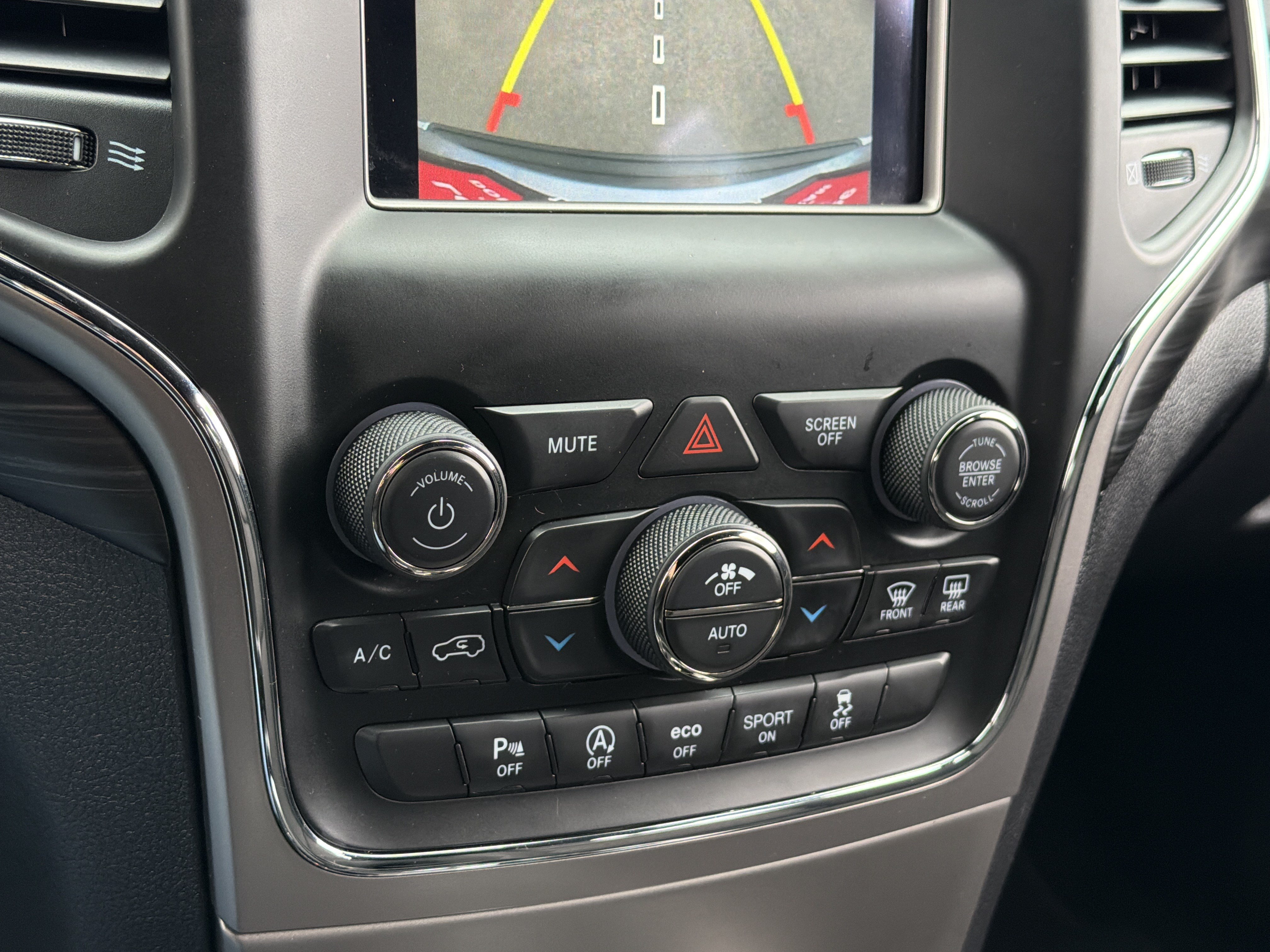 Used 2021 Jeep Grand Cherokee Laredo w/ Security & Convenience Group AWD/4WD image 23