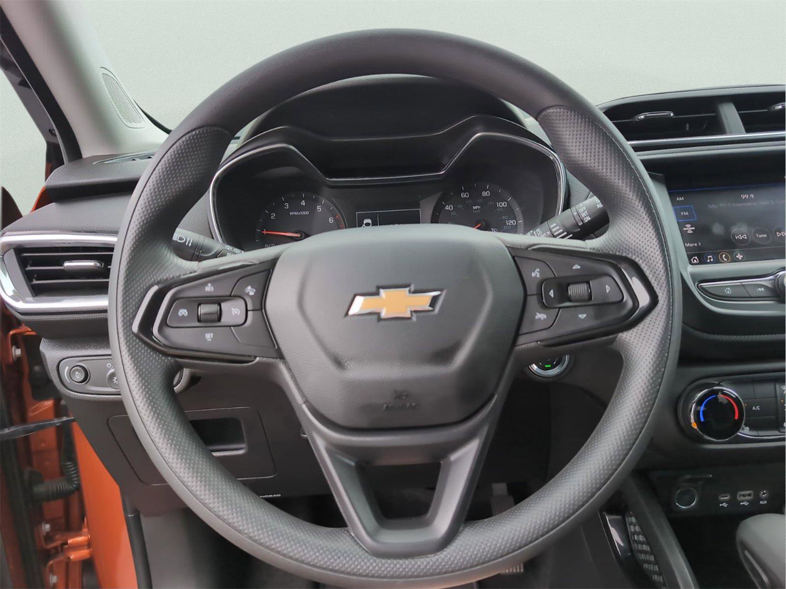 Used 2023 Chevrolet TrailBlazer LT FWD image 25