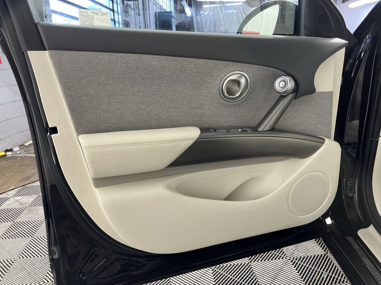 Used 2024 Genesis GV60 RWD image 14