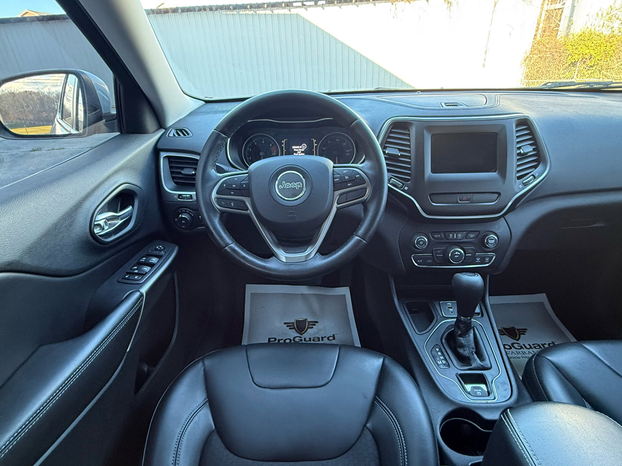 Used 2019 Jeep Cherokee Latitude Plus image 11