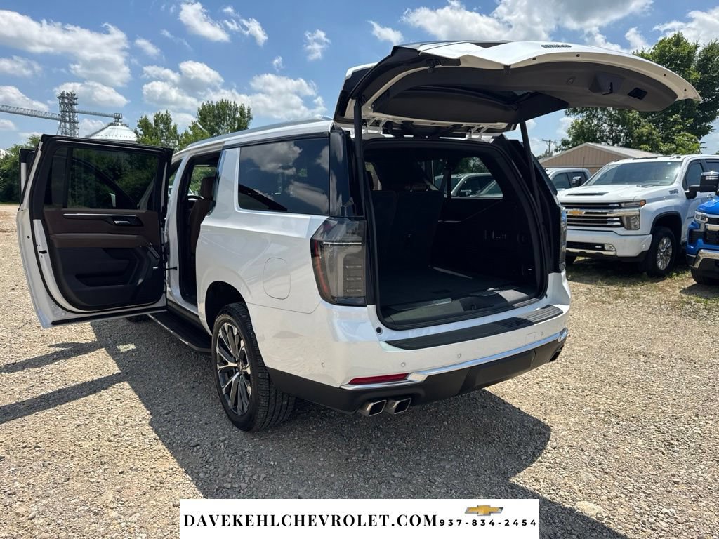 Used 2025 Chevrolet Suburban High Country w/ Sun And Tow Package AWD/4WD image 12