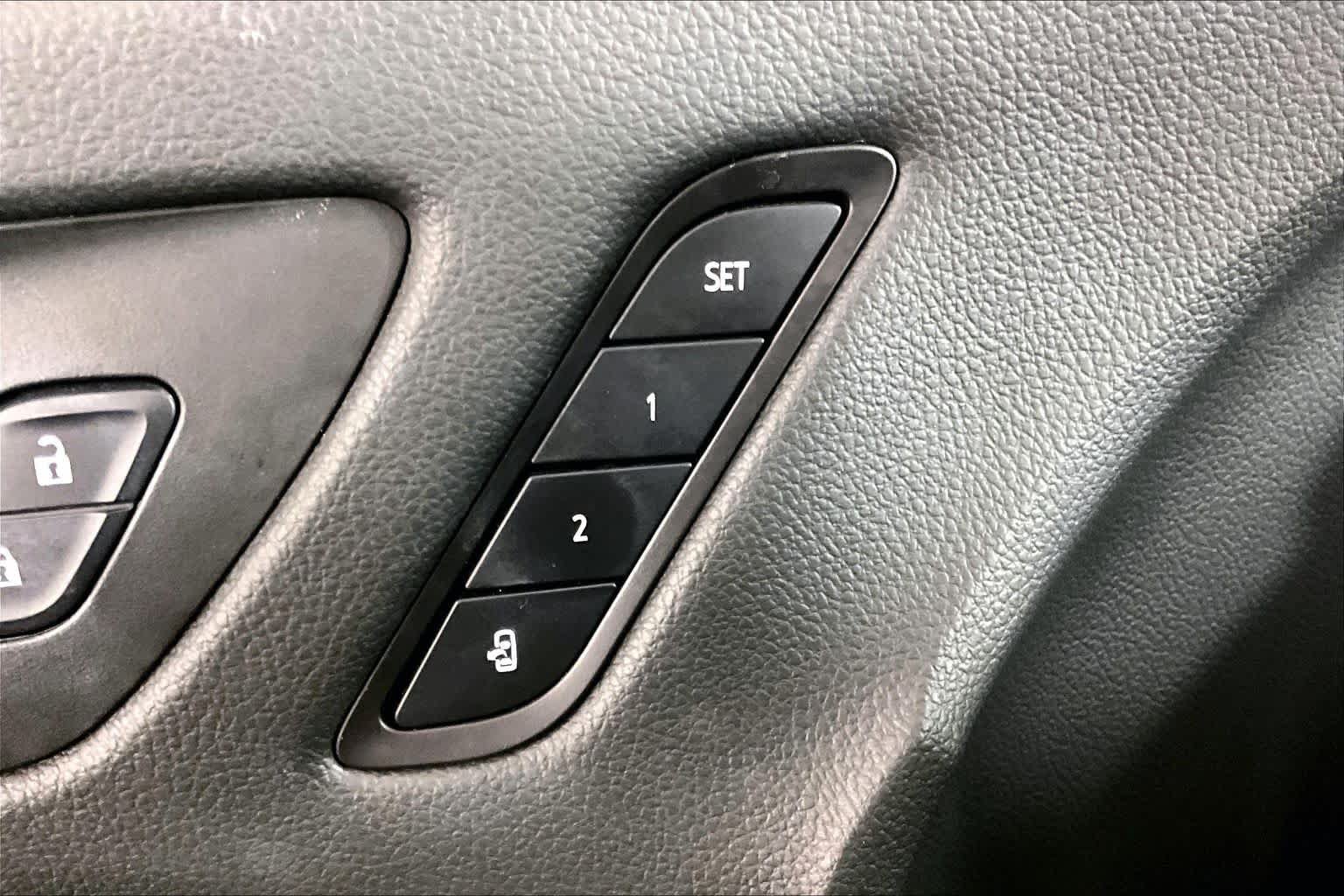 Used 2020 Buick Envision Essence FWD image 32