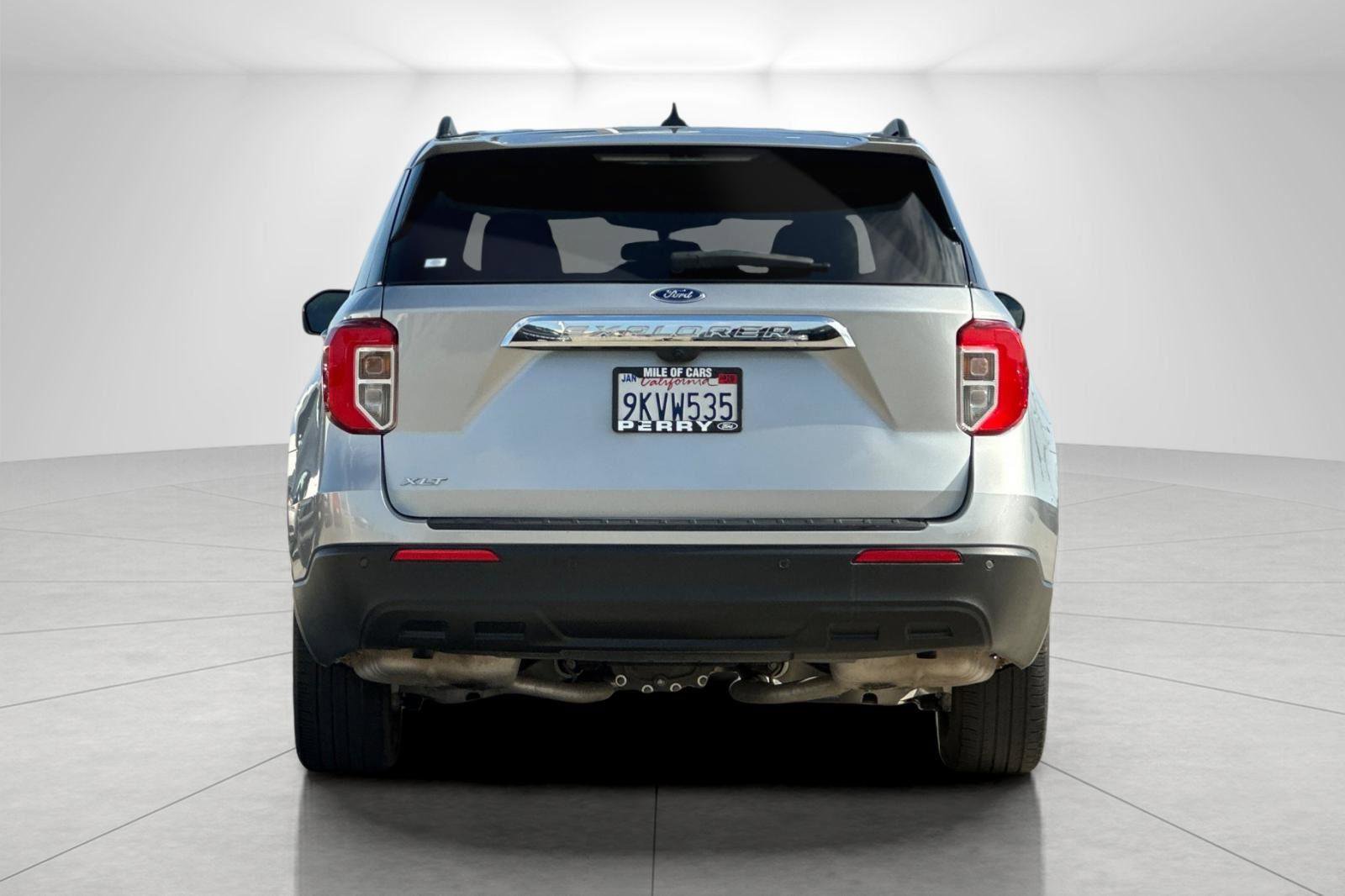 Used 2023 Ford Explorer XLT image 4