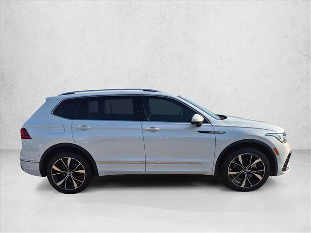 Used 2022 Volkswagen Tiguan SEL R-Line AWD/4WD image 4
