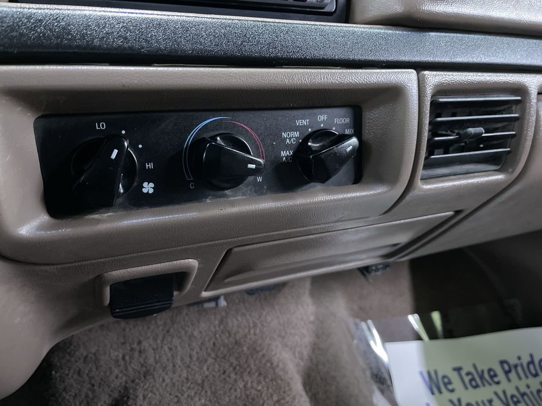 Used 1996 Ford Bronco XLT image 22