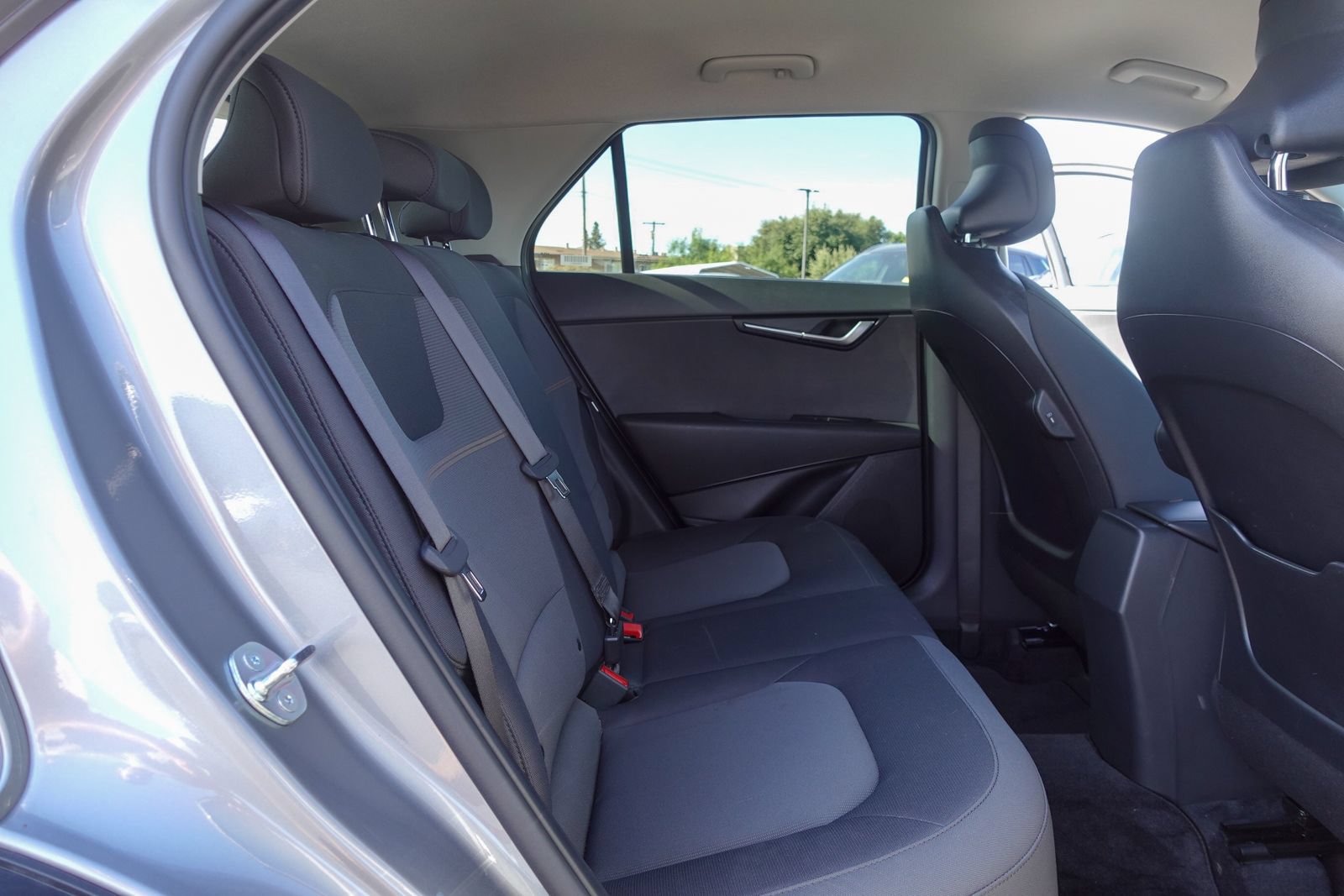Used 2025 Kia Niro LX FWD image 14